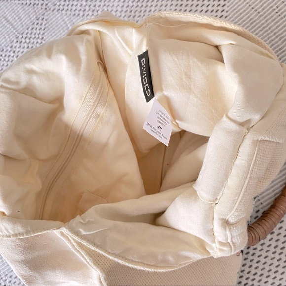 Embroidered purse w/ wood handles - Picture 3 of 4